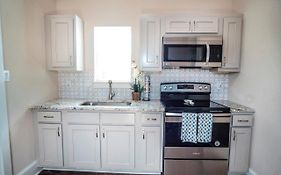 Beautiful Guest House On New Built Home Near Downtown